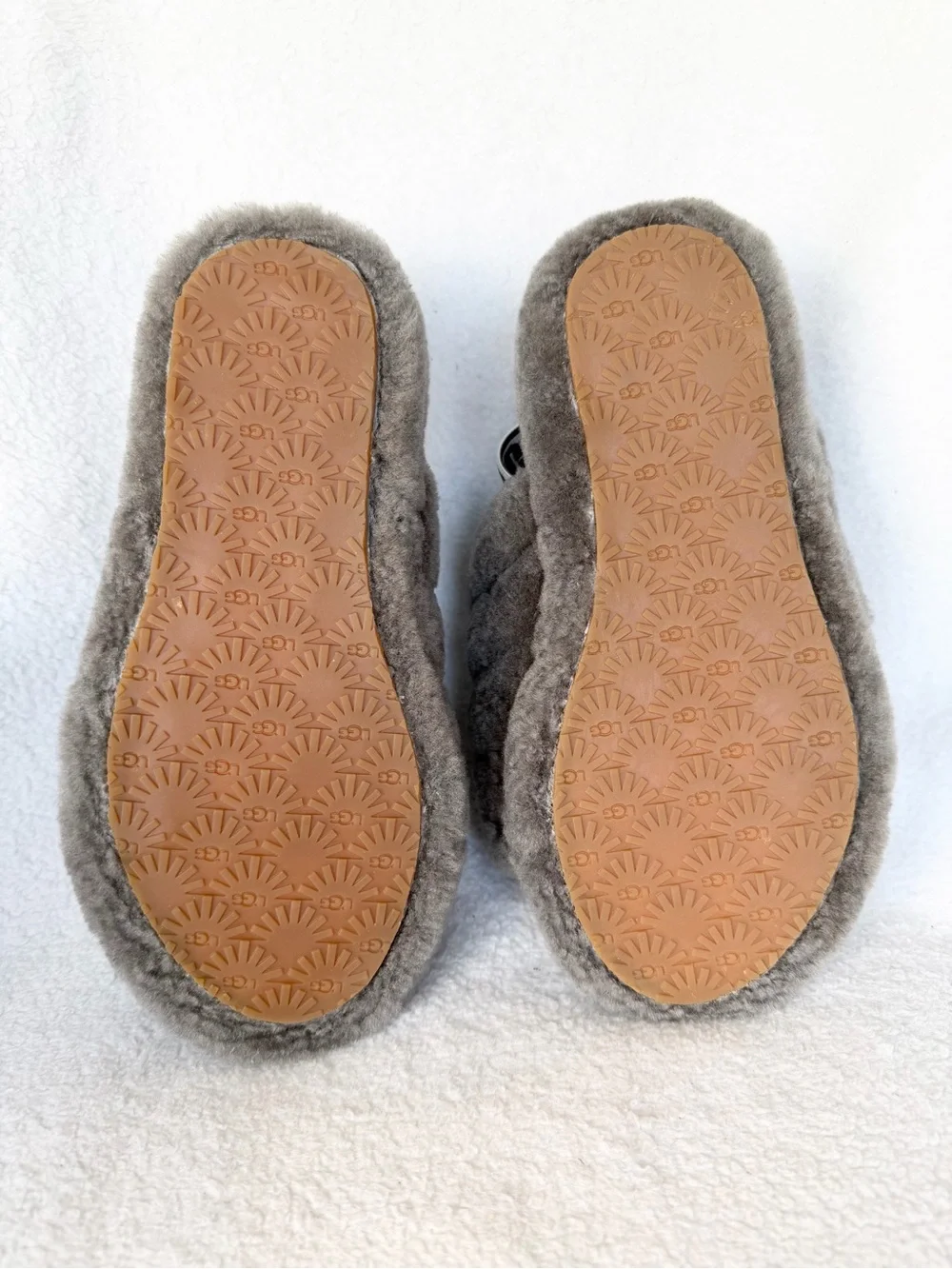 UGG Girl’s Big kids Fluff Yeah Slide - Gray Plush Slingback size 1 like New